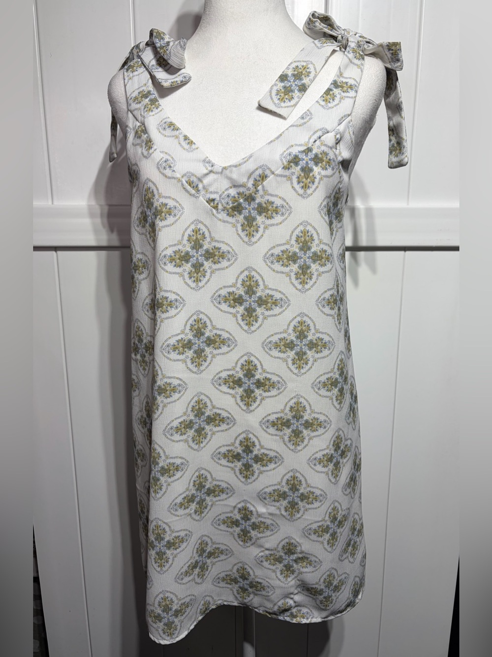 Sadie & Sage white/green/blue adjustable strap dress